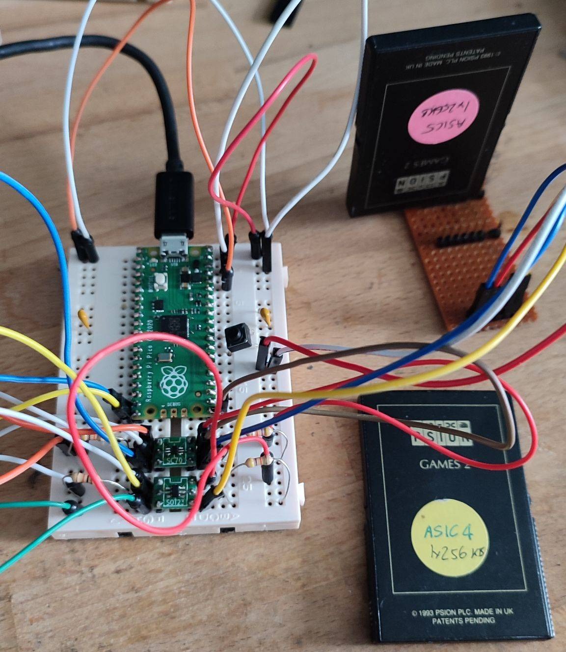 Raspberry Pi Pico on a breadboard, with wires connecting to a SIBO SSD